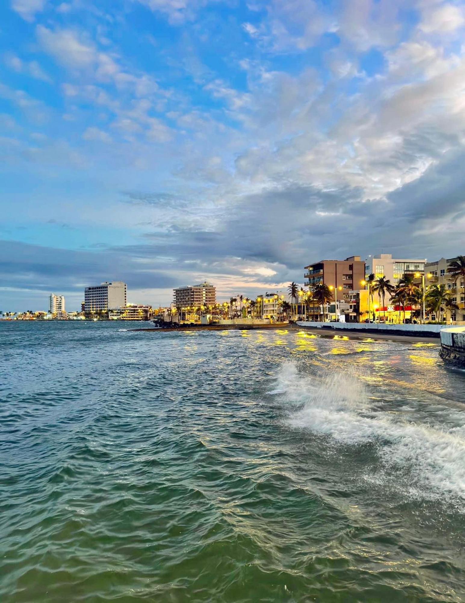 Suites Brisa Marina - Atras De Playa Regatas Y El Malecon, 6 Calles Del Acuario Веракруз Екстериор снимка