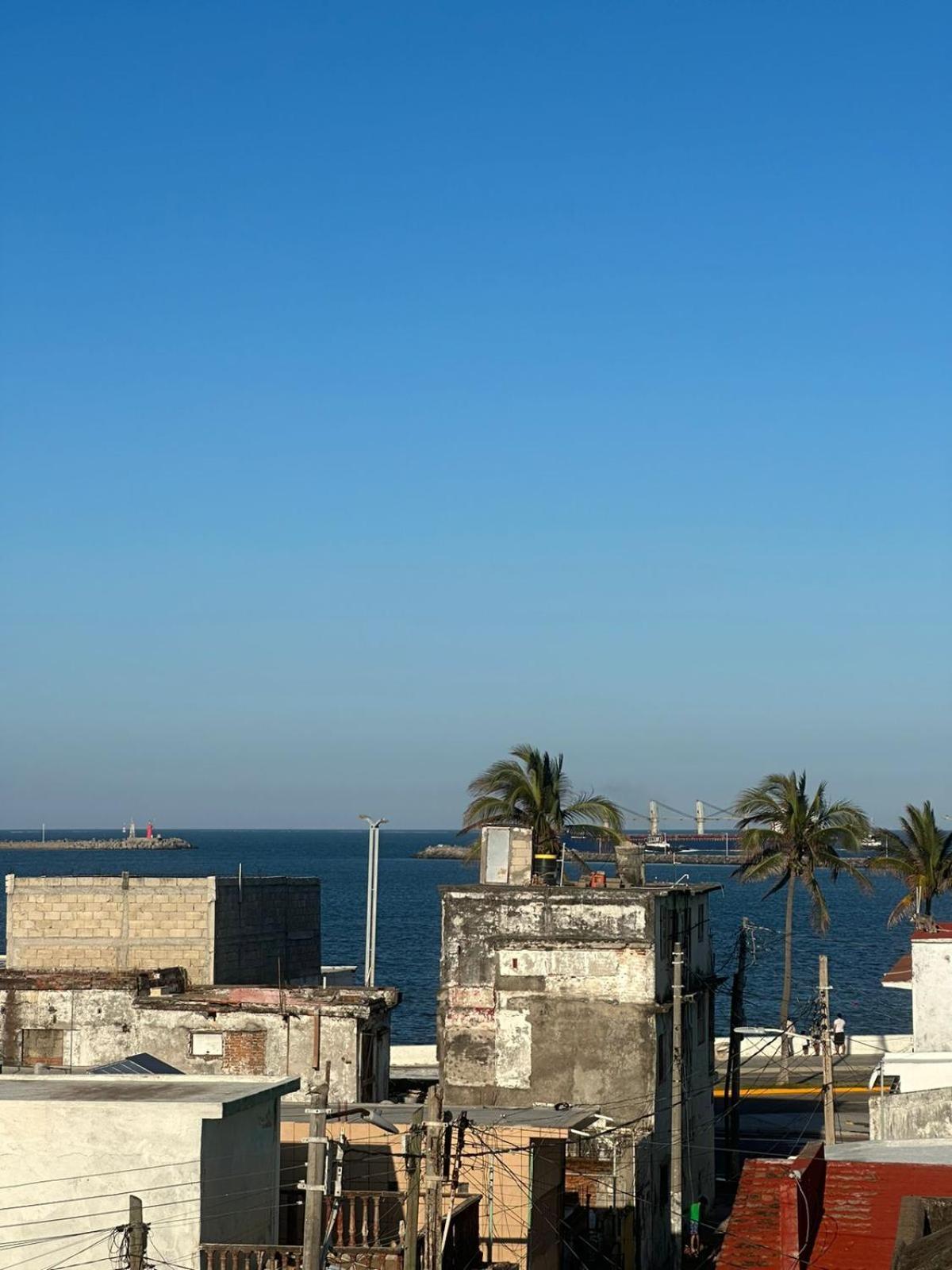 Suites Brisa Marina - Atras De Playa Regatas Y El Malecon, 6 Calles Del Acuario Веракруз Екстериор снимка