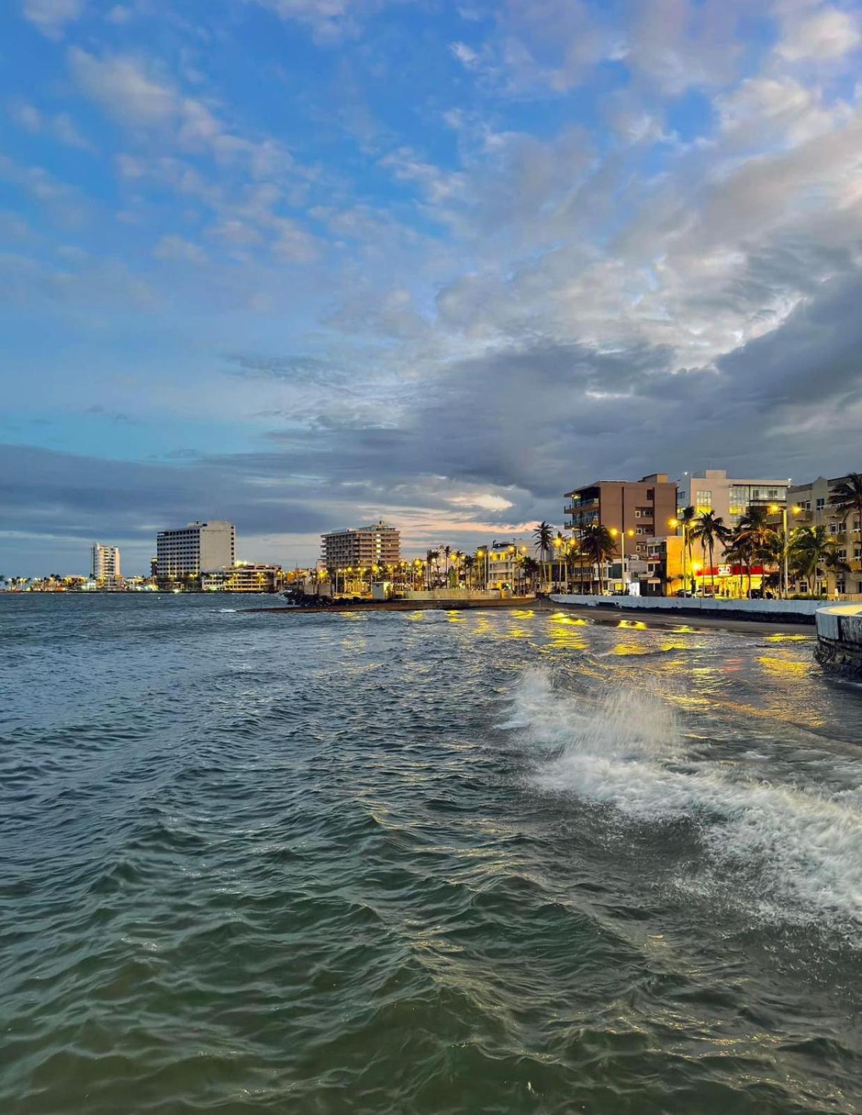 Suites Brisa Marina - Atras De Playa Regatas Y El Malecon, 6 Calles Del Acuario Веракруз Екстериор снимка